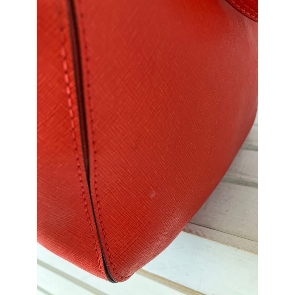 MICHAEL KORS, LARGE ORANGE-RED SAFFIANO LEATHER SHOULDER BAG - Picture 3 of 15